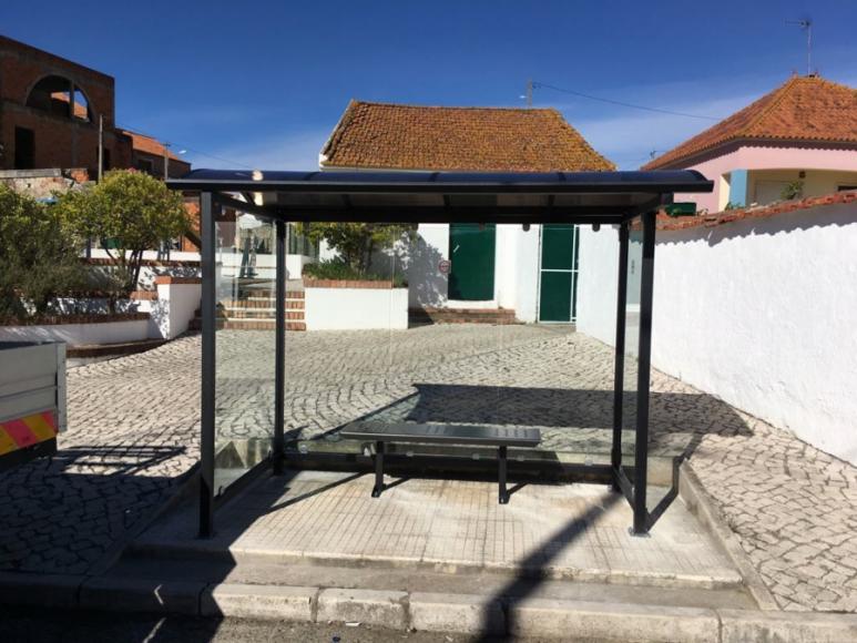 Substituição de abrigos de passageiros em todo o concelho de Azambuja Substituição de abrigos de passageiros em todo o concelho de Azambuja